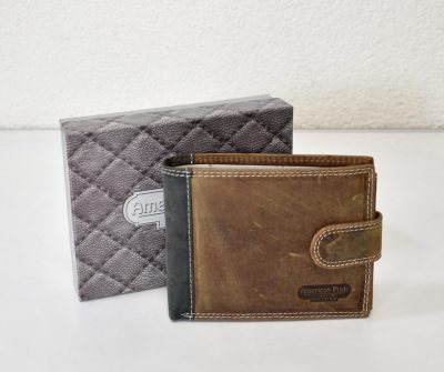 Štýlová peňaženka z brúsenej kože v hnedej farbe