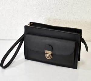 Elegantná pánska kabelka s putkom do ruky v čiernej farbe