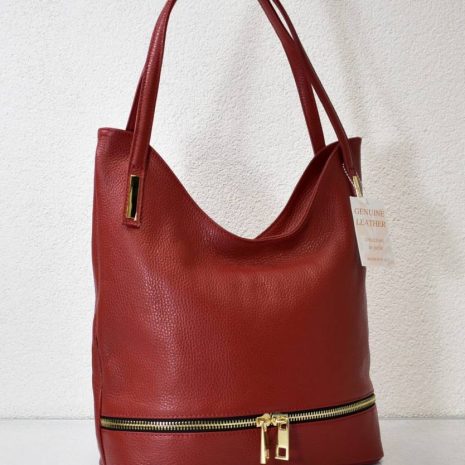 Praktická kožená kabelka na rameno červená