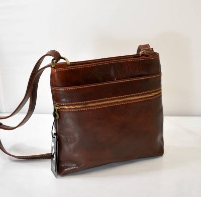 Elegantná crossbody kabelka vo vintage, neutrálnom štýle, vhodná pre dámy ale aj pánov.