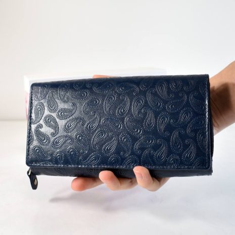 Veľká dámska modrá kožená peňaženka s ornamentmi