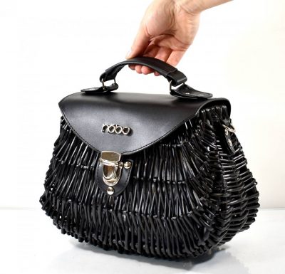 Štýlová, nadčasová dámska kabelka v tvare košíka s pevného ratanového materiálu