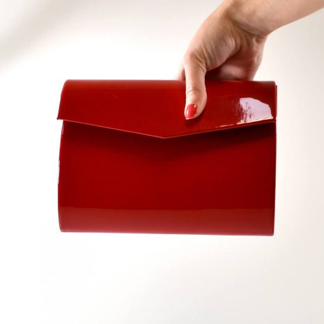 Spoločenská listová lakovaná červená kabelka