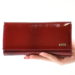 Elegantná dámska červená lakovaná peňaženka