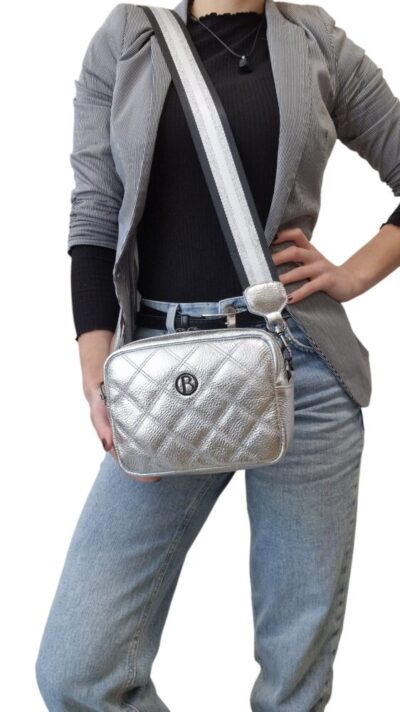Kožená strieborná prešívaná crossbody BAGGER0108