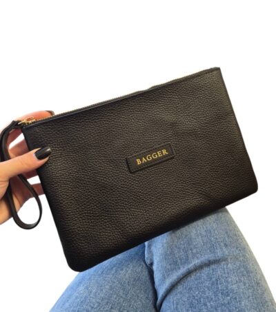 Praktická dámska kožená kozmetická taštička do ruky, ktorú môžete použiť kľudne aj na spoločenskú akciu