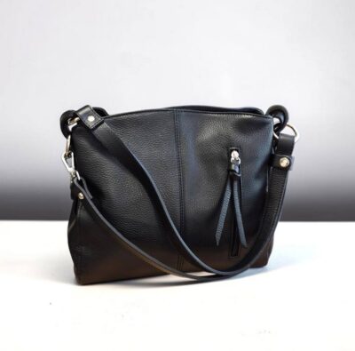 Dámska kožená čierna crossbody kabelka ITALY V123