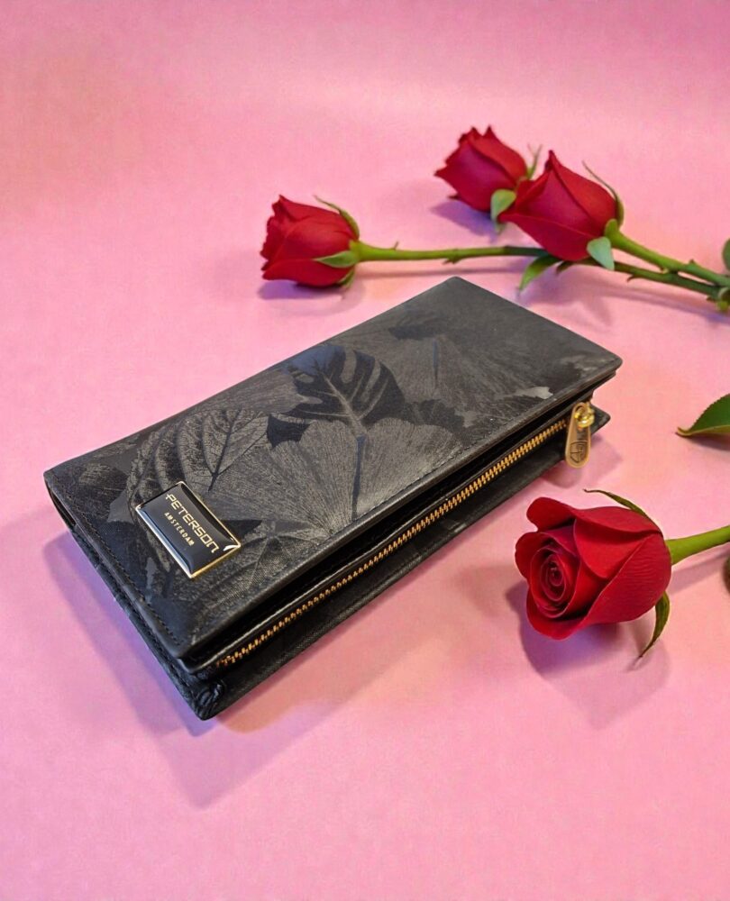 Športové a ležérne peňaženky pre ženy sú praktické, jednoduché a vhodné na každodenné nosenie