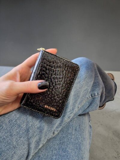 Lakovaná čierna malá kožená peňaženka GS526