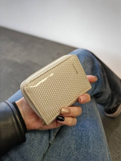 Lakovaná piesková malá kožená peňaženka GS526