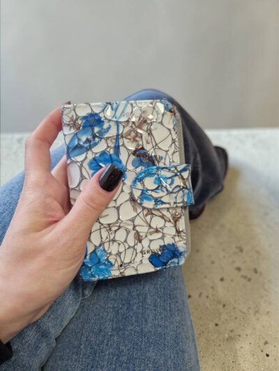 Kvetinová bielo modrá kožená peňaženka GS3