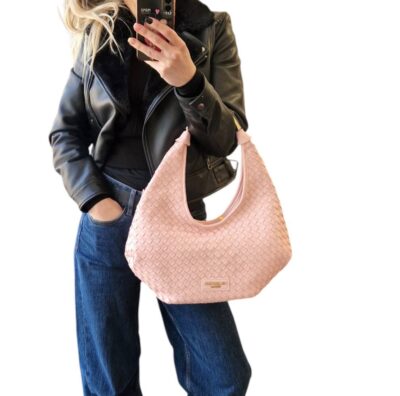 Prepletaná moon kabelka na rameno ružová V7