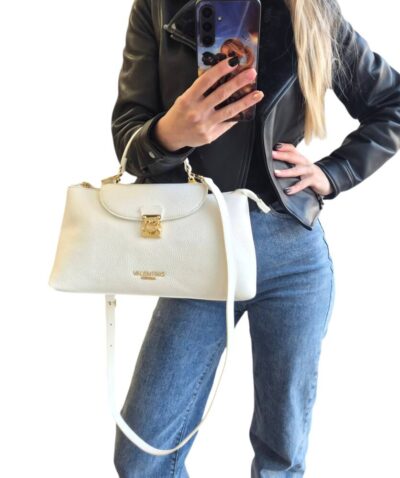 Dámska štýlová biela kabelka do ruky s prídavným nastaviteľným ramienkom so zlatým kovaním