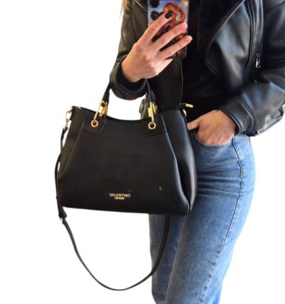 Dámska elegantná čierna kabelka do ruky V11