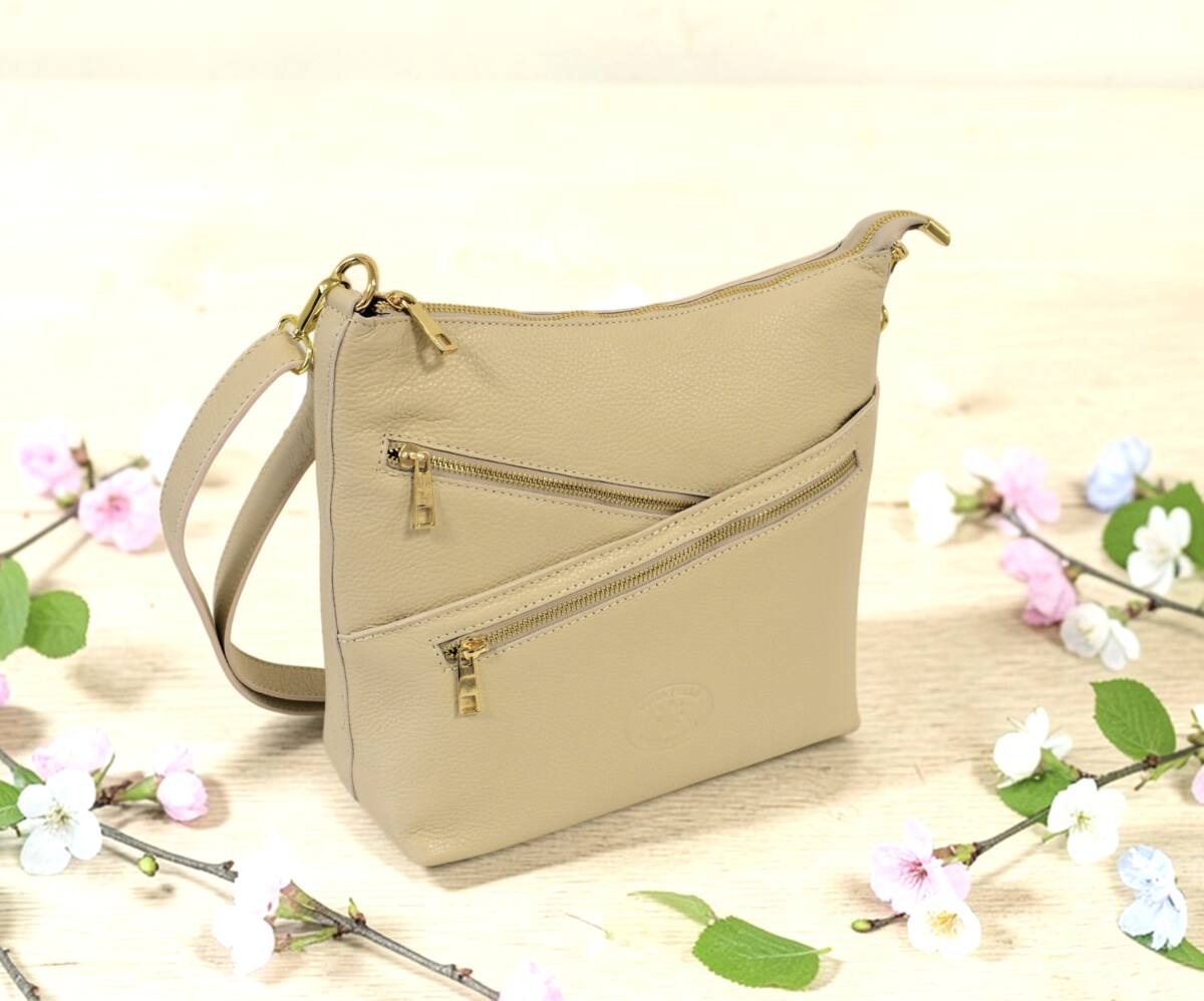 Dámska kožená crossbody krémová kabelka 689