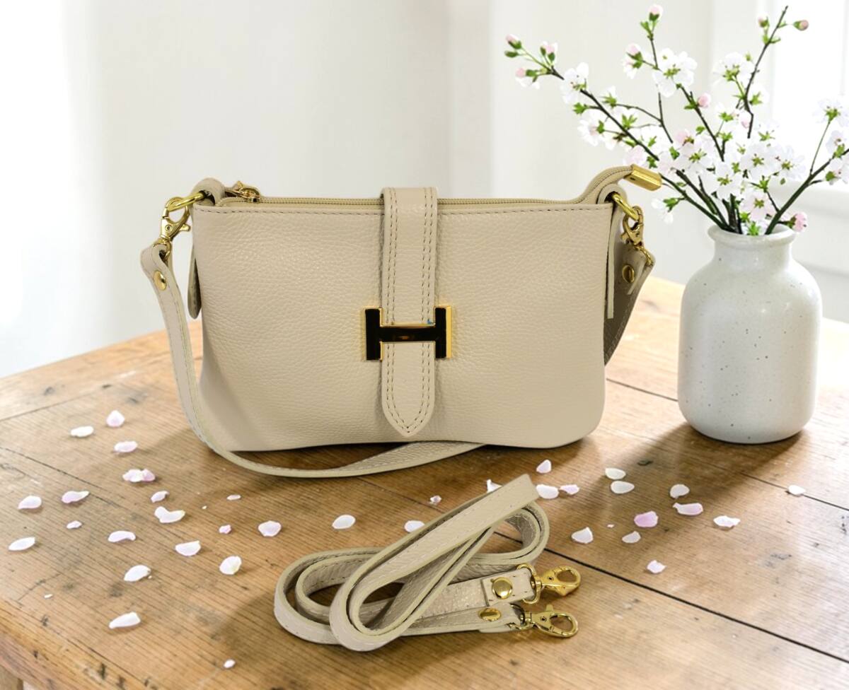 Trendy kabelky na jar/leto 2026 prinášajú svieže farby, nové tvary a návrat ikonických štýlov. Kabelka už dávno nie je len praktický doplnok, je to výrazný módny prvok, ktorý dokáže zmeniť celý outfit.