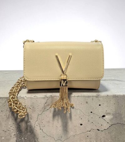 Dámska športovo elegantná krémovo béžová kabelka cez rameno s retiazkou