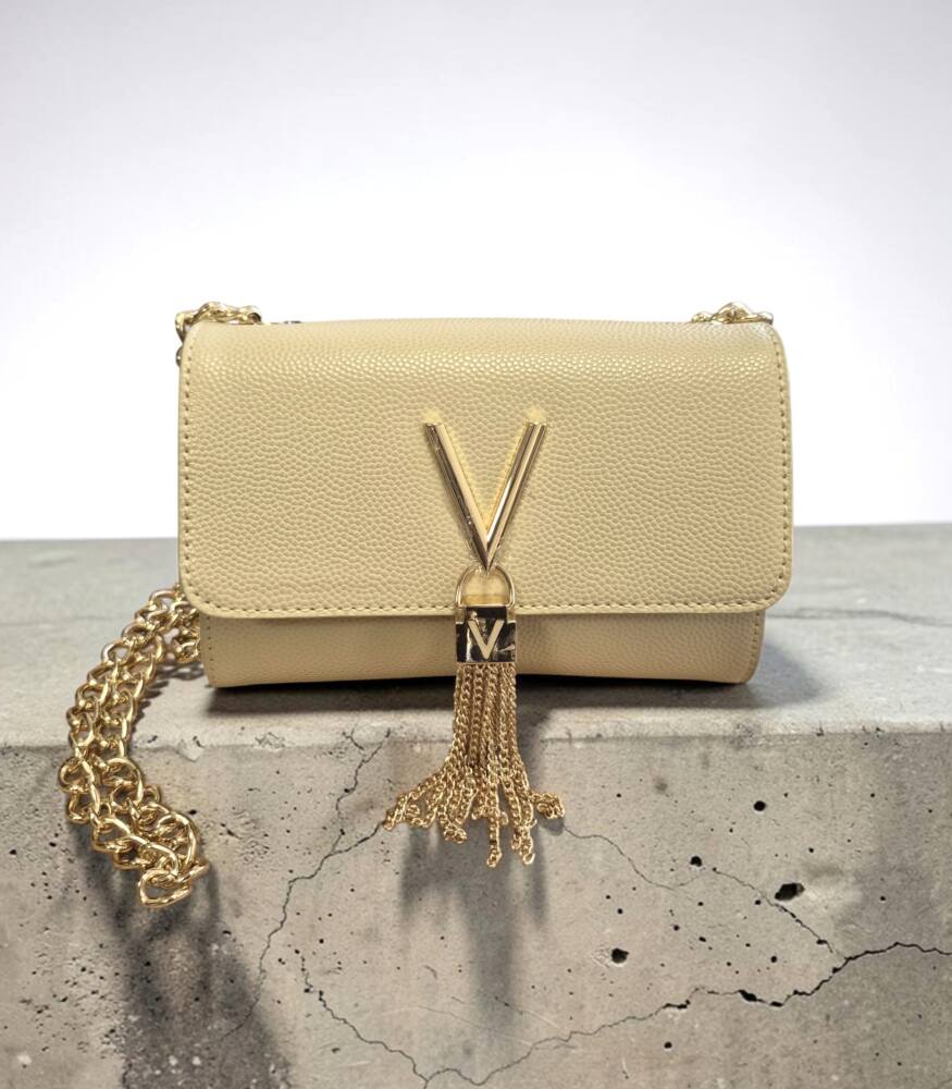 Dámska športovo elegantná krémovo béžová kabelka cez rameno s retiazkou