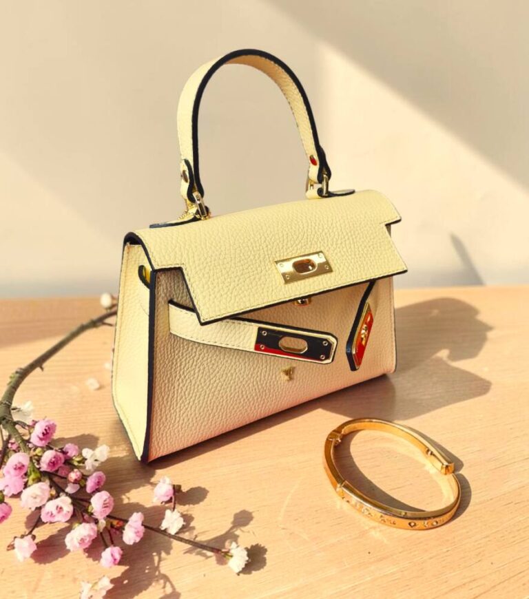 Ak hľadáte spôsob, ako oživiť svoj šatník, správne zvolená kabelka je tým najjednoduchším a najefektívnejším riešením.