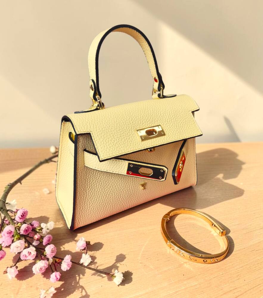 Ak hľadáte spôsob, ako oživiť svoj šatník, správne zvolená kabelka je tým najjednoduchším a najefektívnejším riešením.