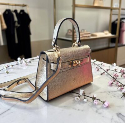 Kabelka v hermes, biznis štýle v menšej veľkosti.