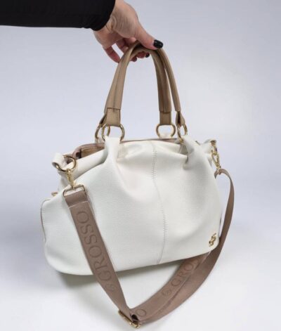 Kabelka Grosso v bielo béžovej farebnej kombinácií bude skvelou voľbou na každodenné nosenie
