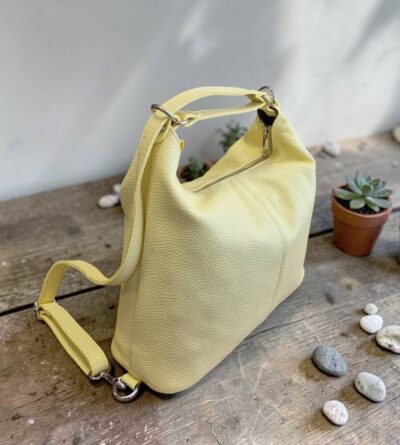 Športovo elegantný batoh ktorý môžete nosiť ako kabelku alebo ako ruksak, stačí prestaviť ramienka