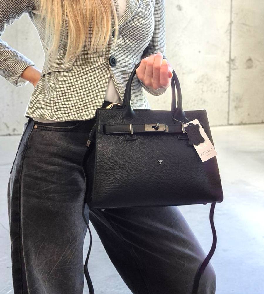 Kabelka v strednej veľkosti s prídavným dlhým ramienkom na nosenie aj ako crossbody