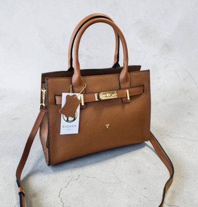 Elegantná, kožená dámska kabelka do ruky v klasike hnedej camel farbe so zlatým kovaním