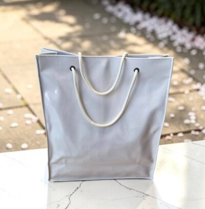 Shopper šedá lakovaná taška A4 BAGGER 0070