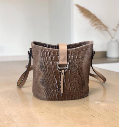 Elegantná kožená crossbody hnedá kabelka KR03