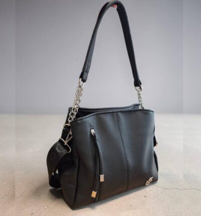 Kabelku môžete nosiť aj ako crossbody krížom cez telo