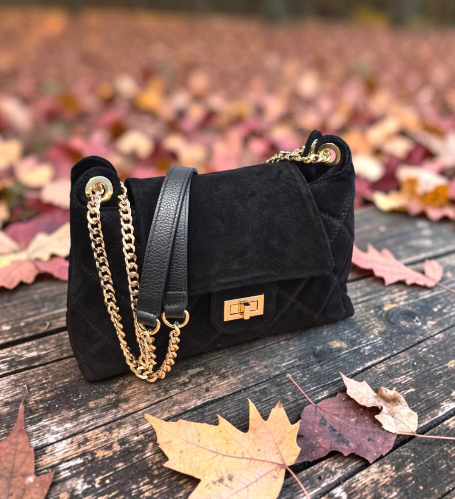 Krásna kabelka s prešívaným dizajnom s dvomi dlhšími ušami na rameno/do ruky ktoré sa dajú nastaviť na jedno dlhé ramienko a nosiť ako crossbody
