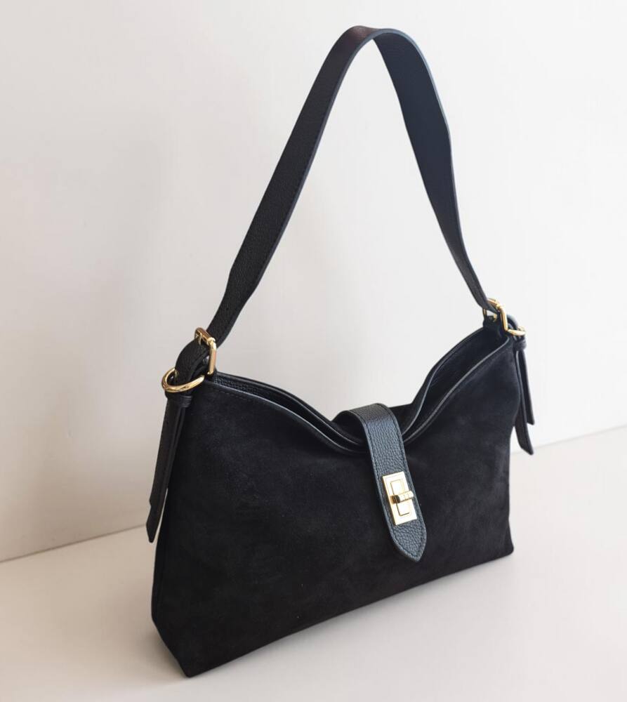 Štýlový, podlhovastý, veľmi moderný tvar s prídavným nastaviteľným ramienkom, na pohodlné nosenie ako crossbody, krížom cez telo
