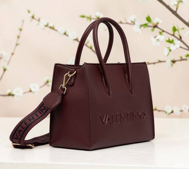 Športovo elegantná, praktická, dámska kabelka od značky VALENTINO v strednej veľkosti s prídavným ramienkom